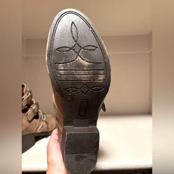 Ariat Tan Leather Ankle Boots with Buckle Detail Women’s Size 9 - Picture 7 of 8